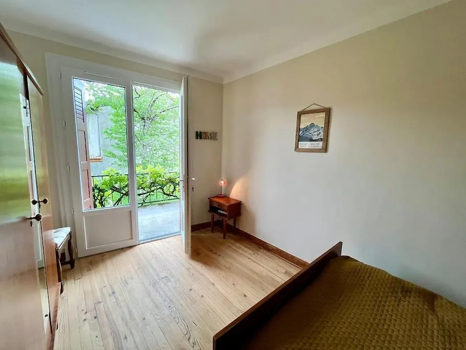 La Petite Ourse Maison De Village A Oust 0*,