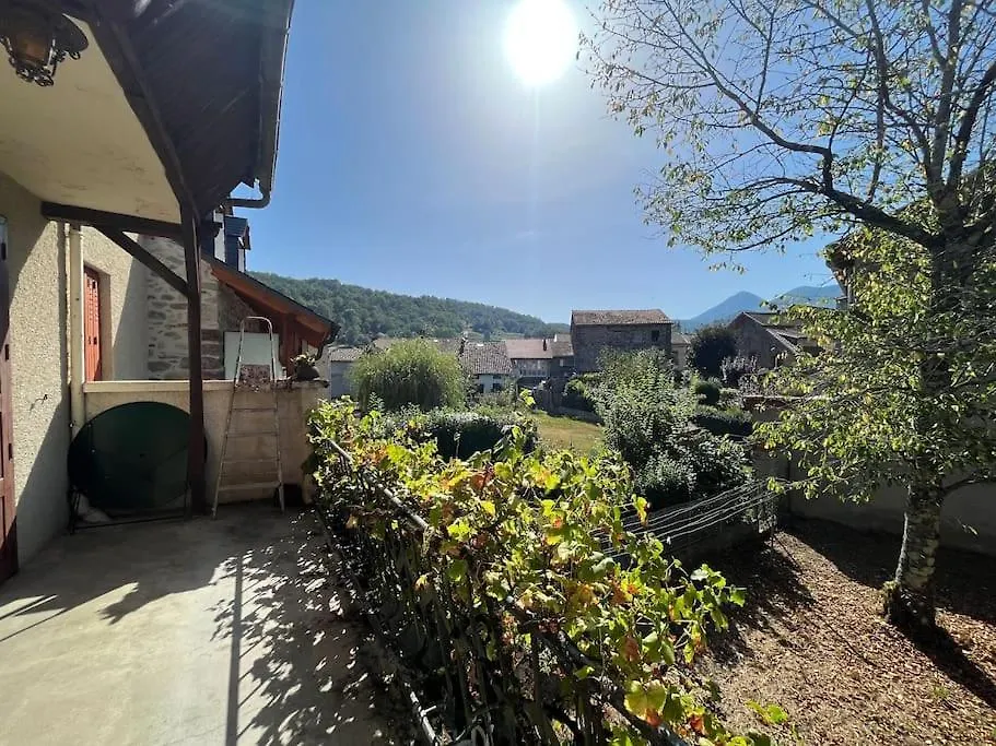 La Petite Ourse Maison De Village A Oust Holiday home